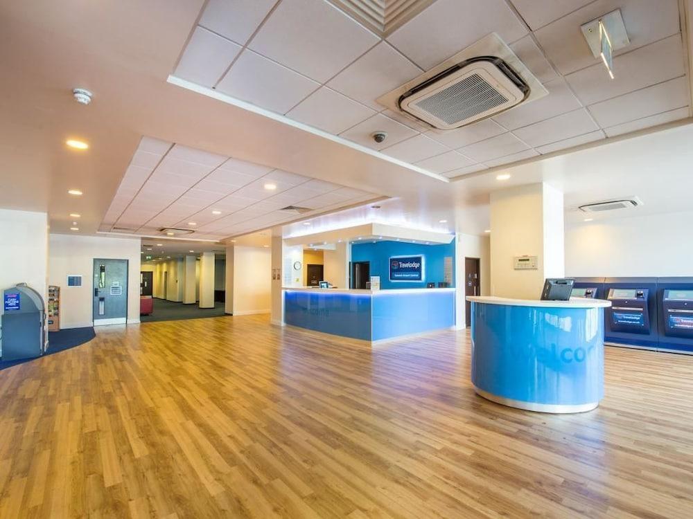Mercure London Gatwick Airport Хорли Экстерьер фото