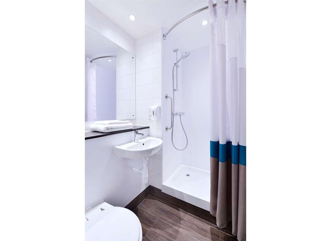 Mercure London Gatwick Airport Хорли Экстерьер фото