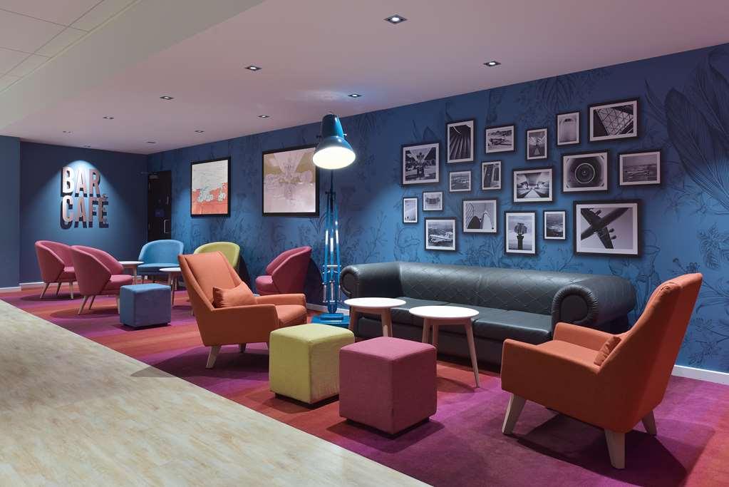 Mercure London Gatwick Airport Хорли Ресторан фото
