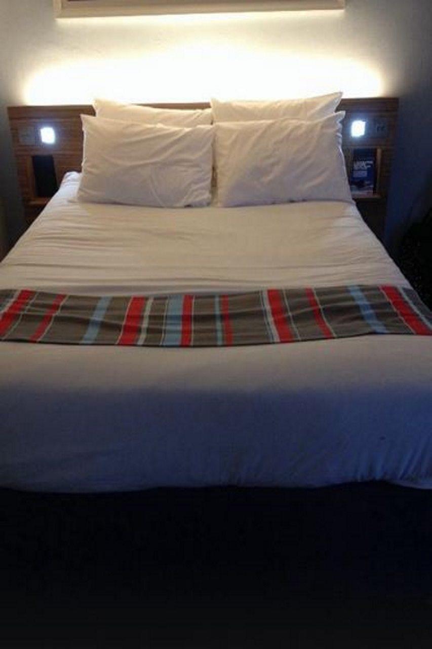 Mercure London Gatwick Airport Хорли Экстерьер фото