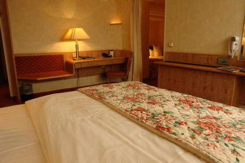 Mercure London Gatwick Airport Хорли Номер фото