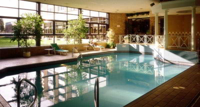 Mercure London Gatwick Airport Хорли Экстерьер фото