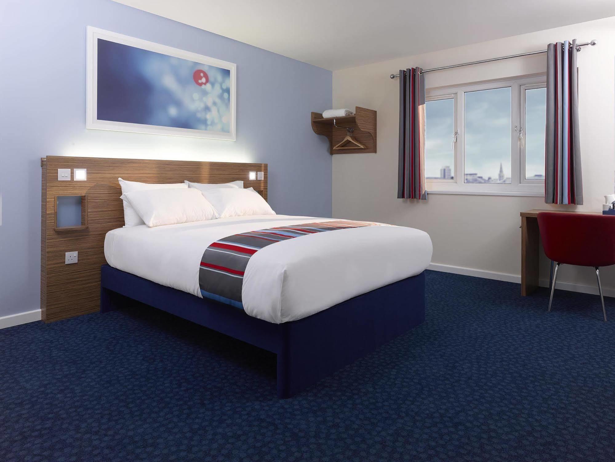 Mercure London Gatwick Airport Хорли Экстерьер фото