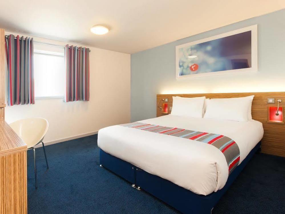Mercure London Gatwick Airport Хорли Экстерьер фото