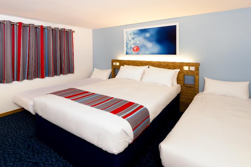 Mercure London Gatwick Airport Хорли Экстерьер фото