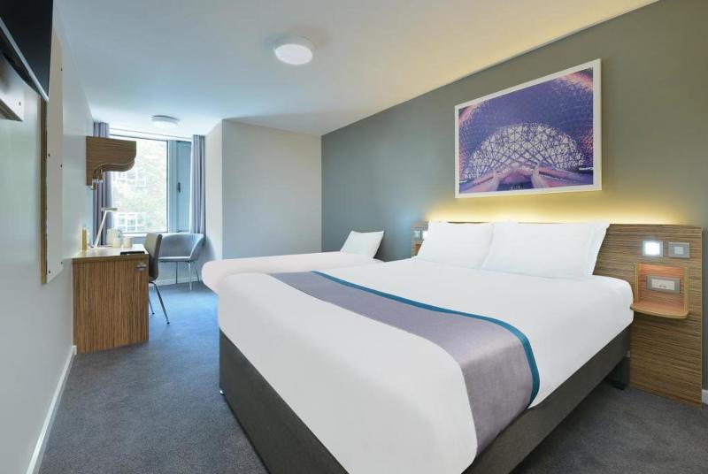 Mercure London Gatwick Airport Хорли Экстерьер фото
